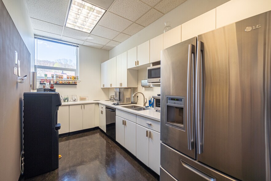 More Photos Of 409-411 Manville Rd, Pleasantville Medical For Sale