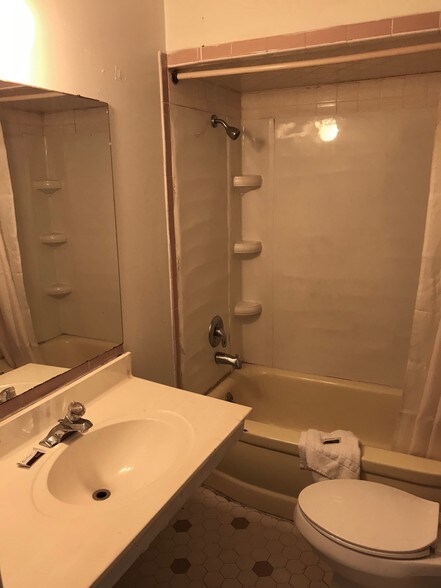More Photos Of 3000 N Broadway St, Poteau Hotel For Sale