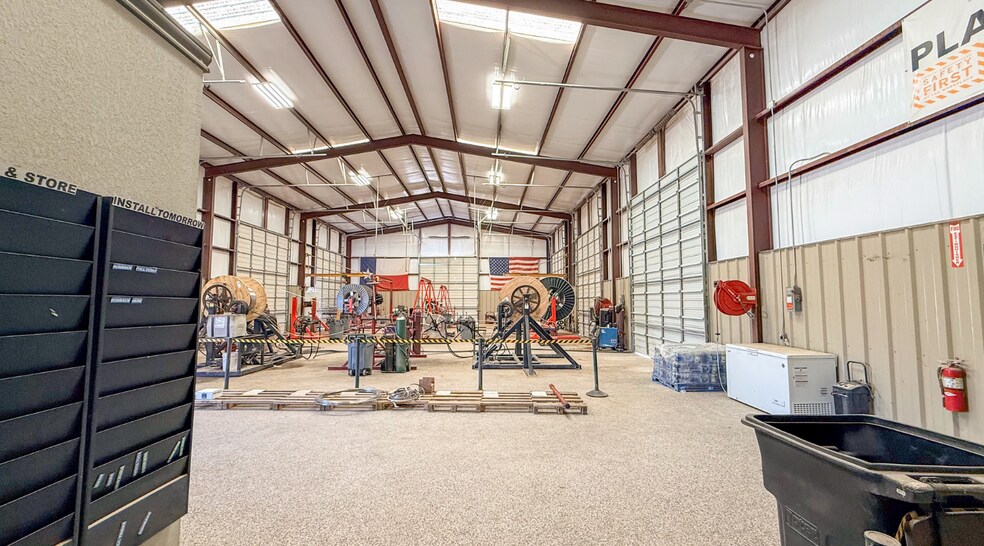 More Photos Of 1409 E County Road 120, Midland Warehouse For Lease