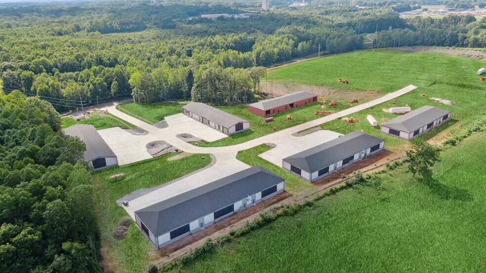 More Photos Of 158 Innovation Dr, Statesville Flex For Lease