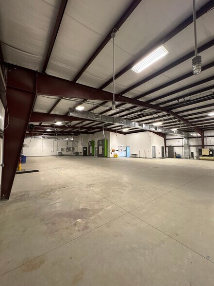 More Photos Of 66850 Executive Dr, Saint Clairsville Warehouse For Lease