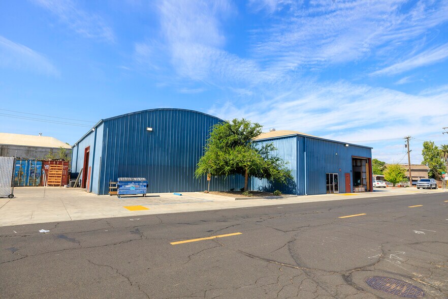 More Photos Of 270 Oak St, Manteca Warehouse For Lease
