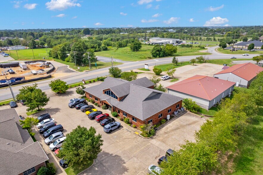 More Photos Of 2964 W Huntsville Ave, Springdale Medical For Lease