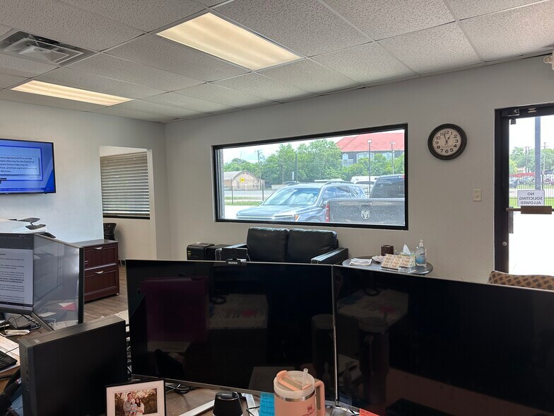 More Photos Of 1705 N Main St, Cleburne Auto Dealership For Sale