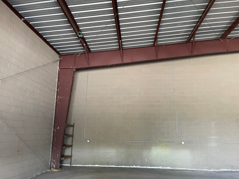 More Photos Of 7207 Navigation Blvd, Houston Flex For Sale