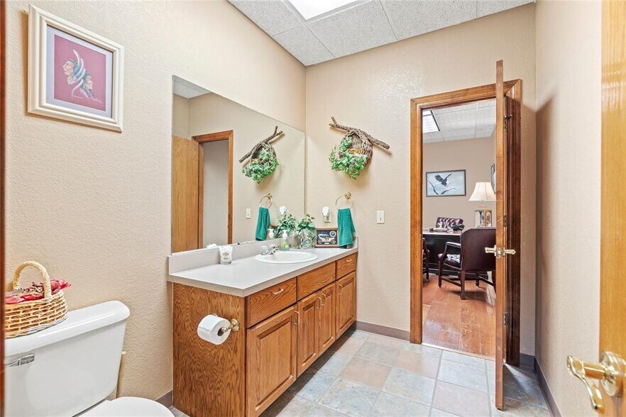 More Photos Of 7017 NW 39th Expy, Bethany Auto Dealership For Sale