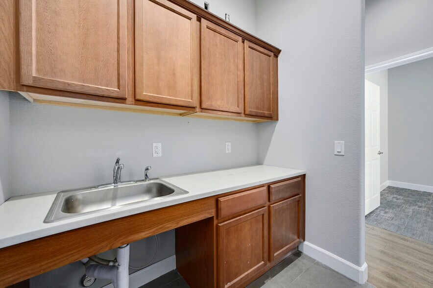 More Photos Of 1101 Satellite Vw, Round Rock Medical For Lease