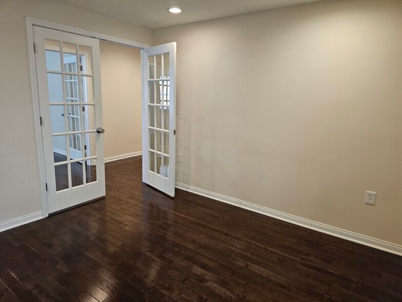 More Photos Of 27 S Royal Ave, Front Royal Medical For Lease