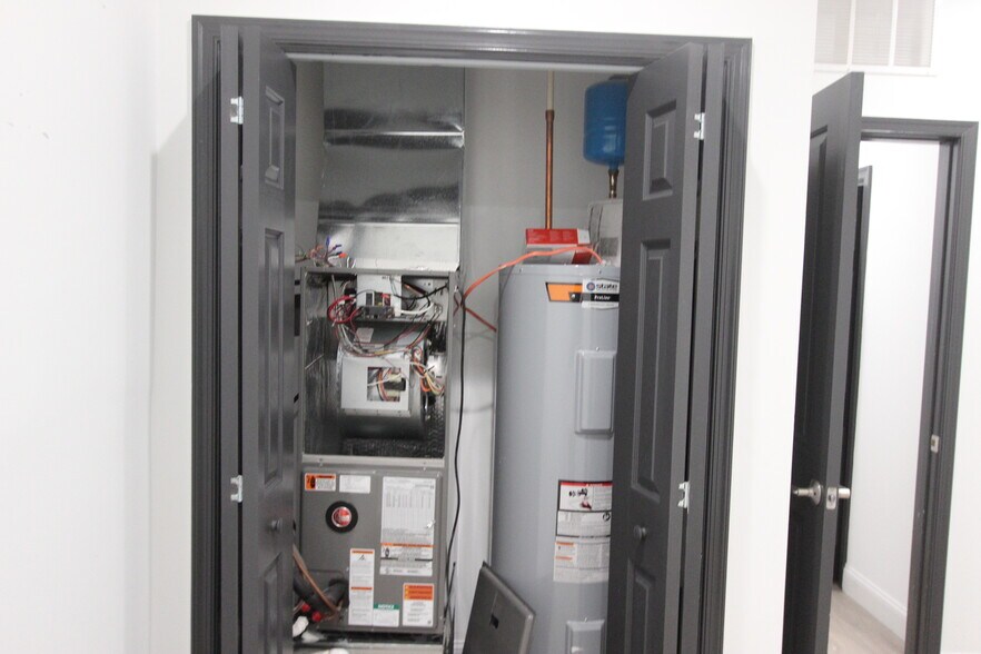 More Photos Of 1802 11th St NW, Washington Office For Lease