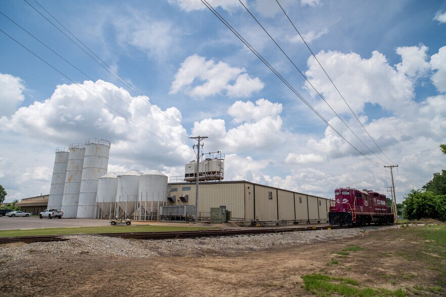 More Photos Of 11200 Wildwood Dr, Olive Branch Manufacturing For Lease