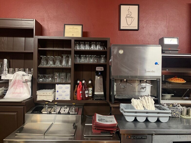 More Photos Of 145 S Main St, Saint Clair Specialty For Lease