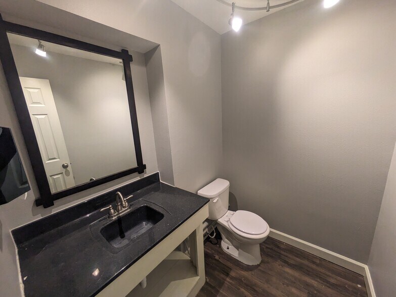 More Photos Of 545 Sherman St, Emporia Office For Lease