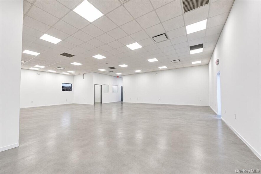More Photos Of 1709 Newbridge Rd, North Bellmore Manufacturing For Sale