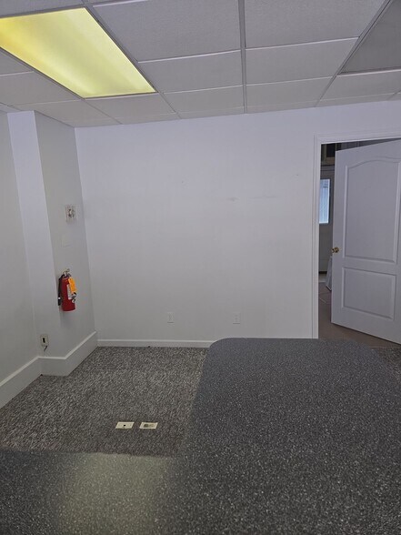 More Photos Of 7 S Carlisle St, Greencastle Office For Lease