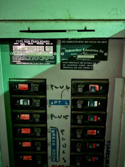 More Photos Of 736 W 300 S, Salt Lake City Showroom For Sale