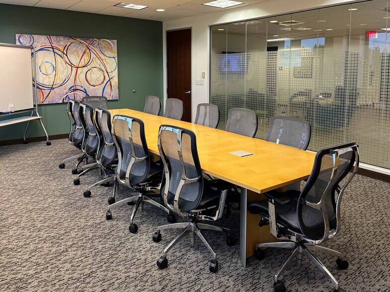 More Photos Of 301 McCullough Dr, Charlotte Coworking Space