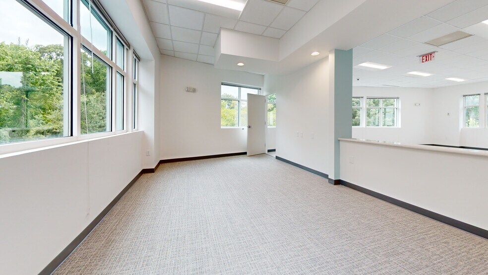 More Photos Of 105 SW Cary Pky, Cary Medical For Lease