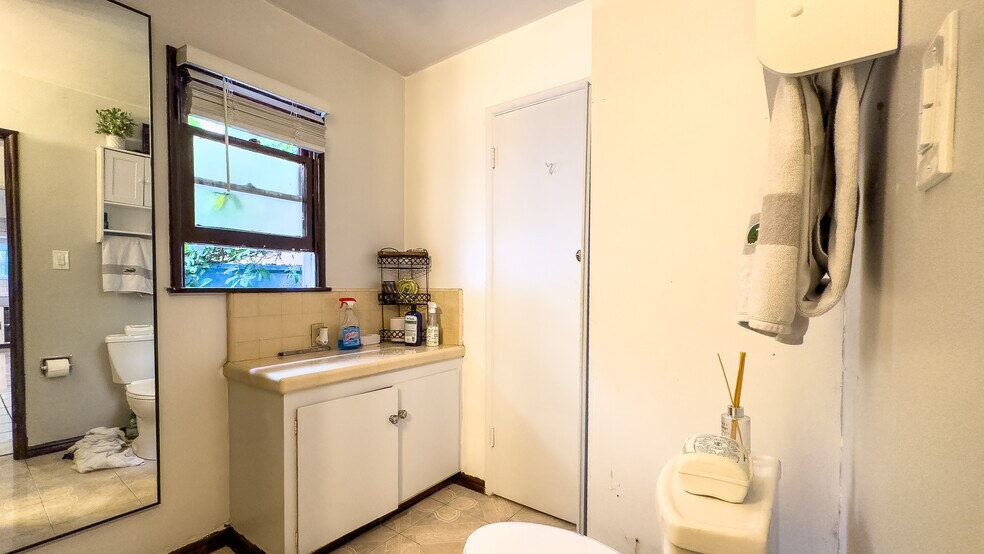 More Photos Of 1837 Beloit Ave, Los Angeles Apartments For Sale