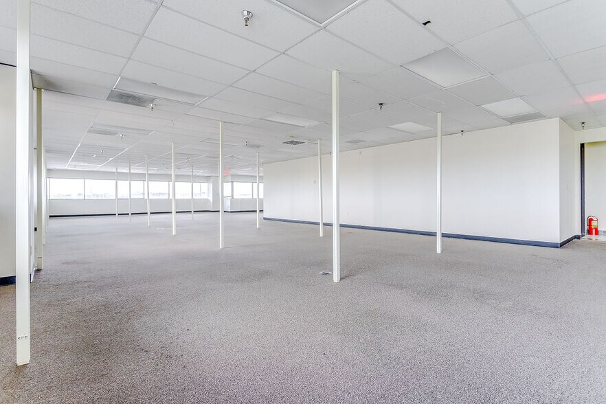 More Photos Of 2350 Valley View Ln, Dallas Loft Creative Space For Lease