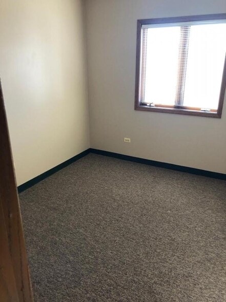More Photos Of 1105 E Algonquin Rd, Arlington Heights Office For Lease