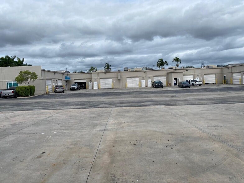 More Photos Of 2800 W State Road 84, Fort Lauderdale Showroom For Sale