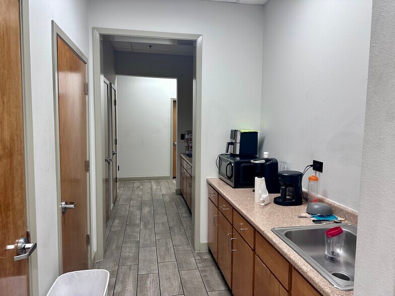 More Photos Of 1629 World Trade Center Loop, Laredo Distribution For Lease
