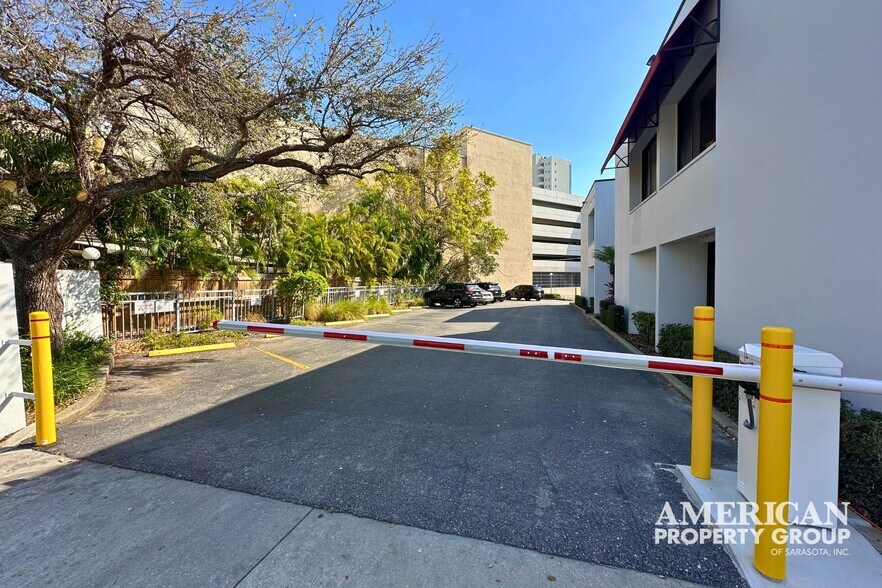 More Photos Of 1266 1st St, Sarasota Medical For Lease