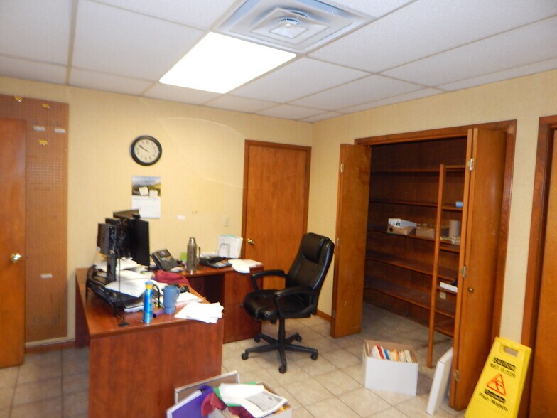 More Photos Of 143 Texas Highway 49, Hughes Springs Auto Repair For Sale