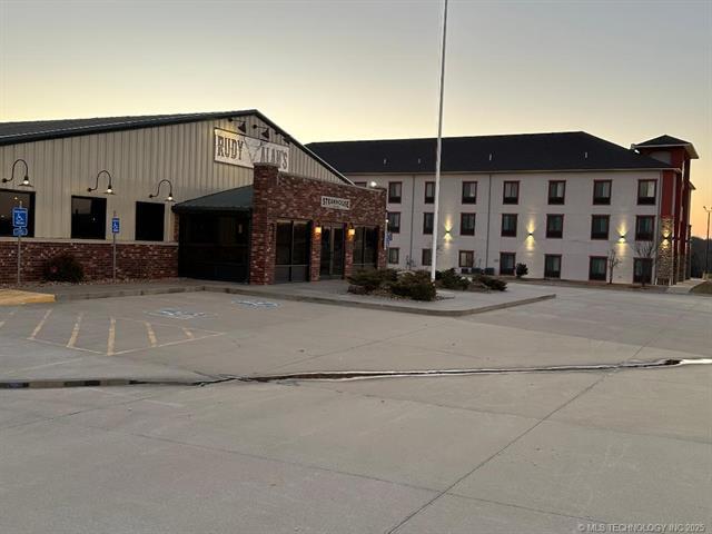 More Photos Of 207 Commerce Dr, Wewoka Restaurant For Sale