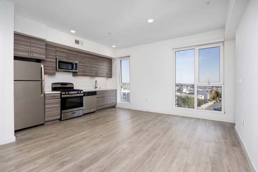 More Photos Of 12035 Wilshire Blvd, Los Angeles Apartments For Sale