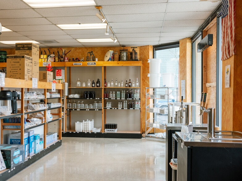 More Photos Of 212-234 SE 12th Ave, Portland Warehouse For Sale