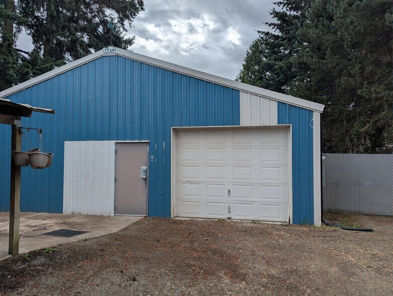 Primary Photo Of 2740 Echo Ln, Eugene Industrial For Lease