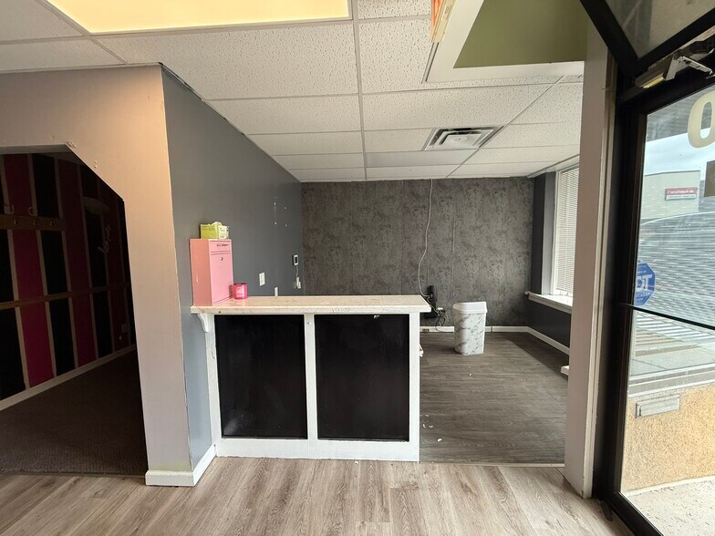 More Photos Of 2230 Pine Ave, Niagara Falls Office For Lease