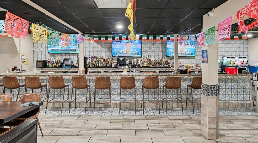 More Photos Of 6322 Rivers Ave, Charleston Restaurant For Lease