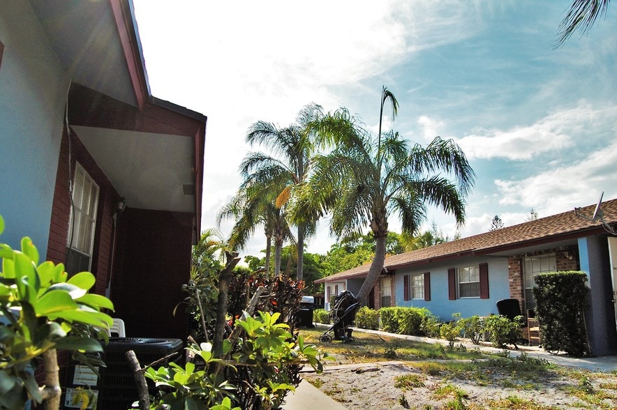 More Photos Of 712-714 S F St, Lake Worth Apartments For Sale