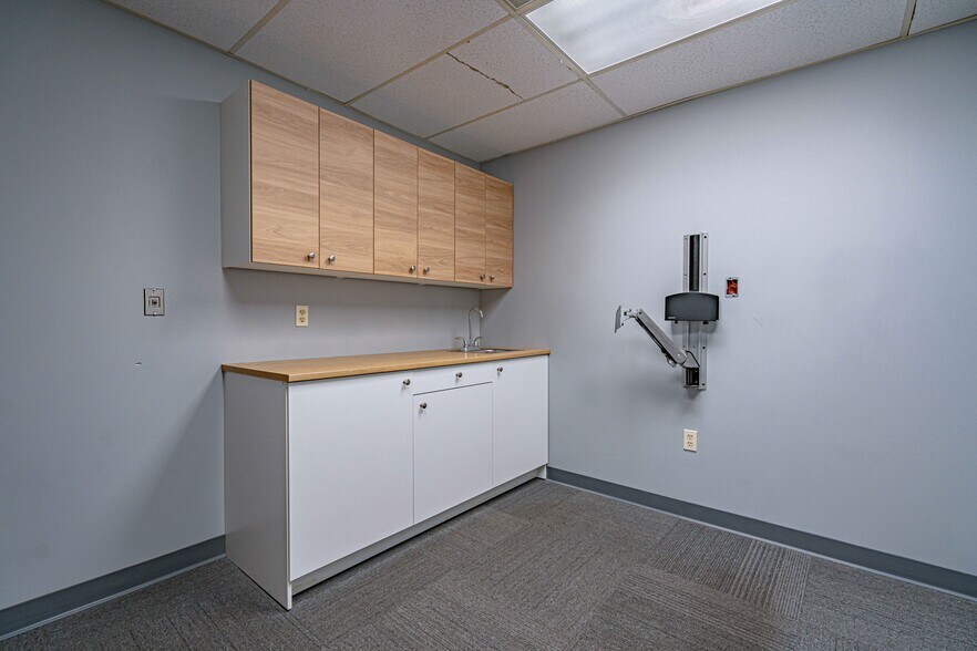 More Photos Of 2428 Walbert Ave, Allentown Flex For Lease