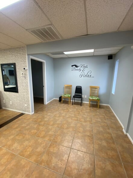 More Photos Of 12820 Kenwood Ln, Fort Myers Medical For Lease
