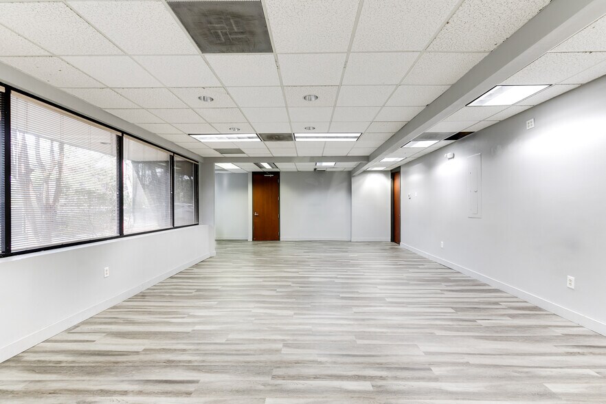 More Photos Of 8917 Fargo Rd, Richmond Office For Lease