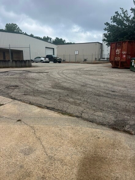 More Photos Of 2012 Last St, Statham Warehouse For Sale