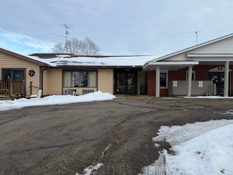 More Photos Of 165 S Chet Krause Dr, Iola Multifamily For Sale
