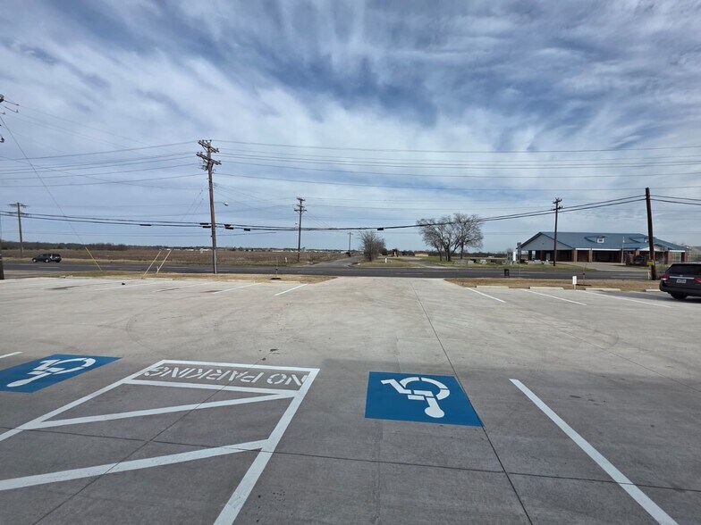 More Photos Of 1205 Quinlan Pkwy, Quinlan Storefront For Lease