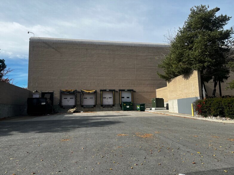 More Photos Of 5000 Meadowood Mall Cir, Reno Unknown For Lease