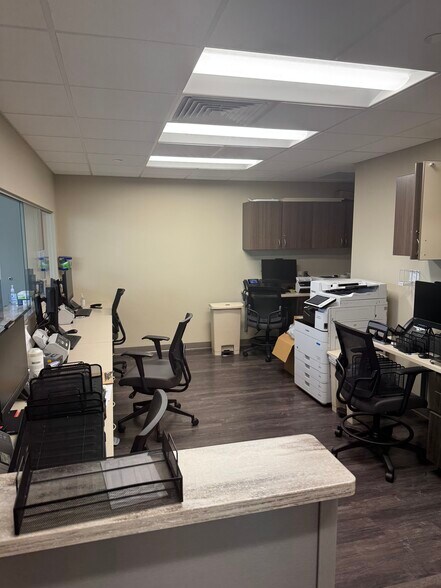 More Photos Of 471 Broadway, Bayonne Drugstore For Lease
