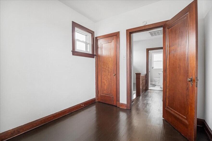 More Photos Of 8700 Gravois Rd, Saint Louis Storefront Retail Residential For Sale