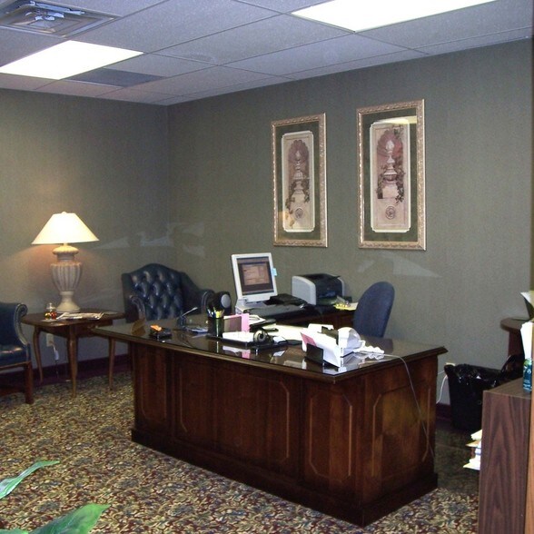 More Photos Of 505-511 5th St, Sioux City Office For Sale