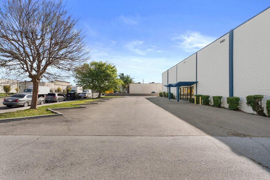 More Photos Of 6951 Oran Cir, Buena Park Warehouse For Lease