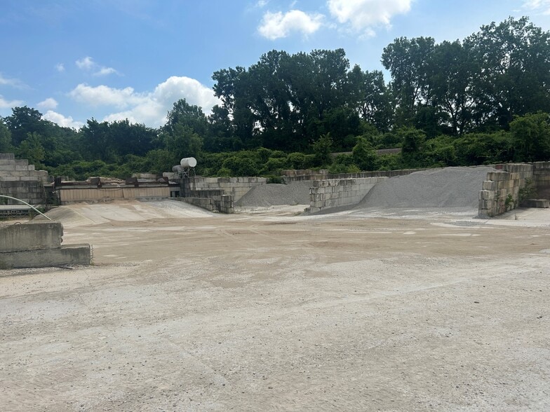 More Photos Of 5010 Old Alton Edwardsville Rd, Edwardsville Industrial For Sale