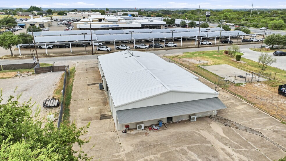 More Photos Of 207 Eastridge Rd, Granbury General Retail For Sale