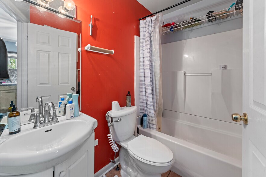 More Photos Of 10140 S Roberts Rd, Palos Hills Bar For Sale