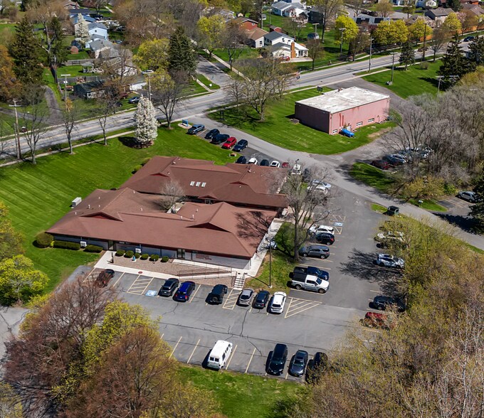 More Photos Of 251 East Ave, Hilton Veterinarian Kennel For Sale